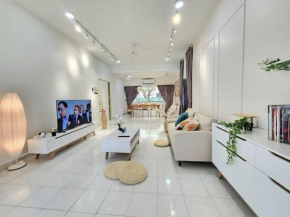 Petaling Jaya Premium Bungalow 4 Bed Rooms for up tp 18Pax, SS14, Plaza33 , 3 2 Square, Jaya One , SS2